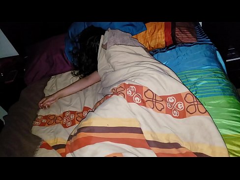 ❤️ Styvbarn som skäller ut sin unga styvmor medan hon sover. ❤❌ Porno at us ☑